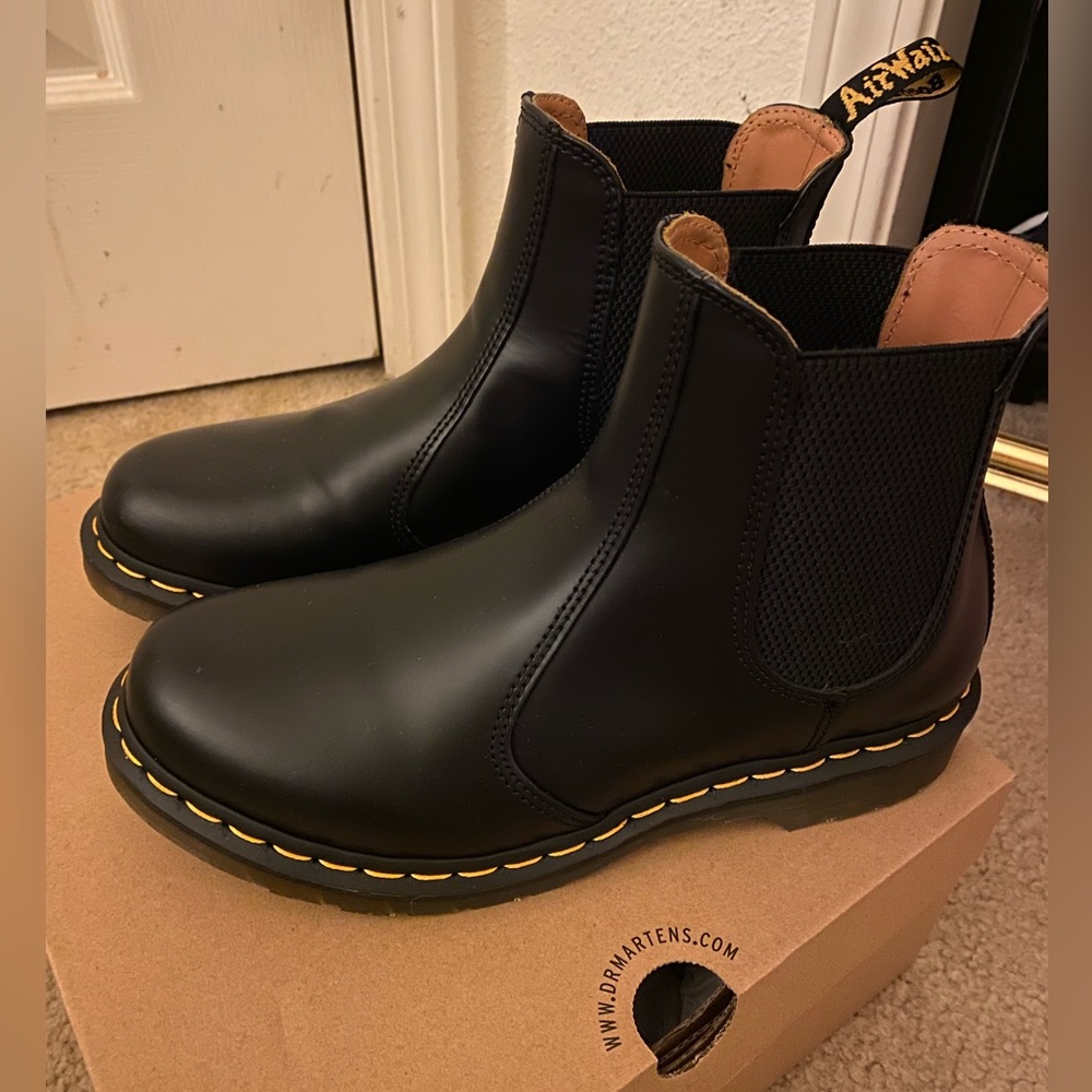 Dr. Martens 2976 Women’s Leather Chelsea Boots Sz 9